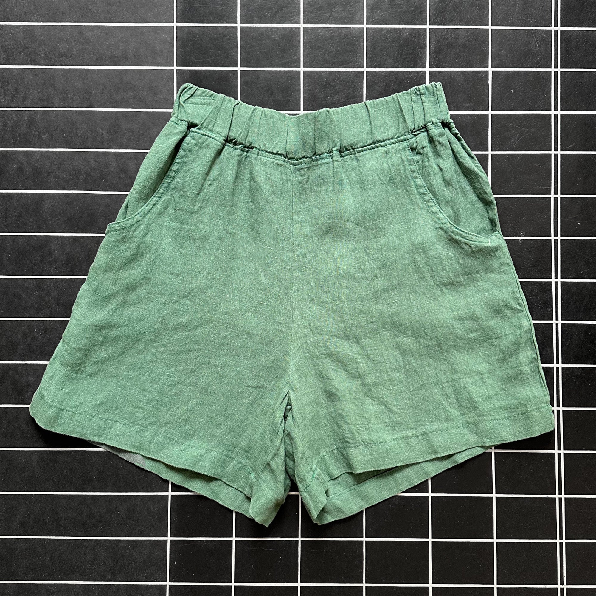 CUB Alia Short, moss linen