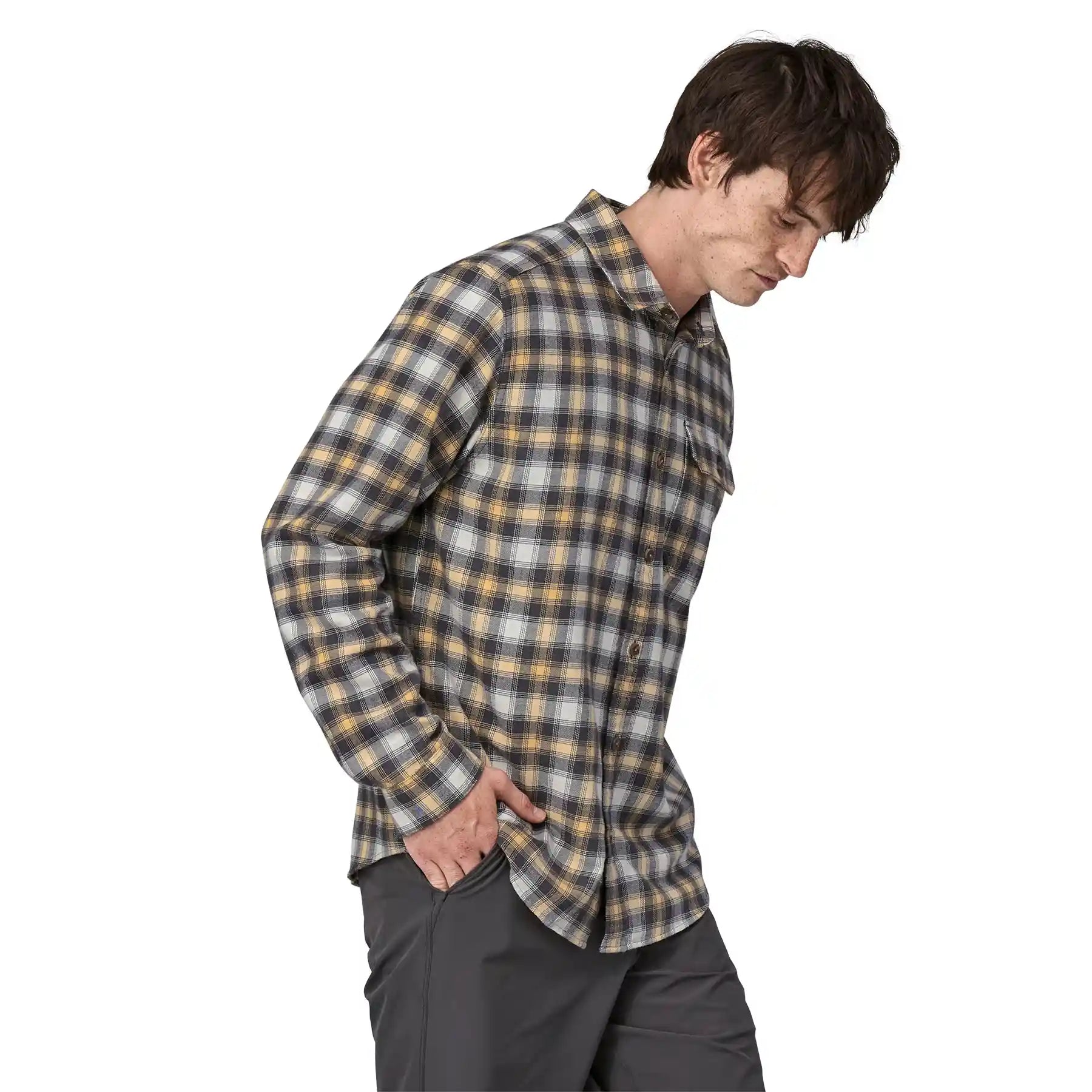 Patagonia Lightweight Fjord Flannel Shirt, beach day: sandy melon — available at Norwood