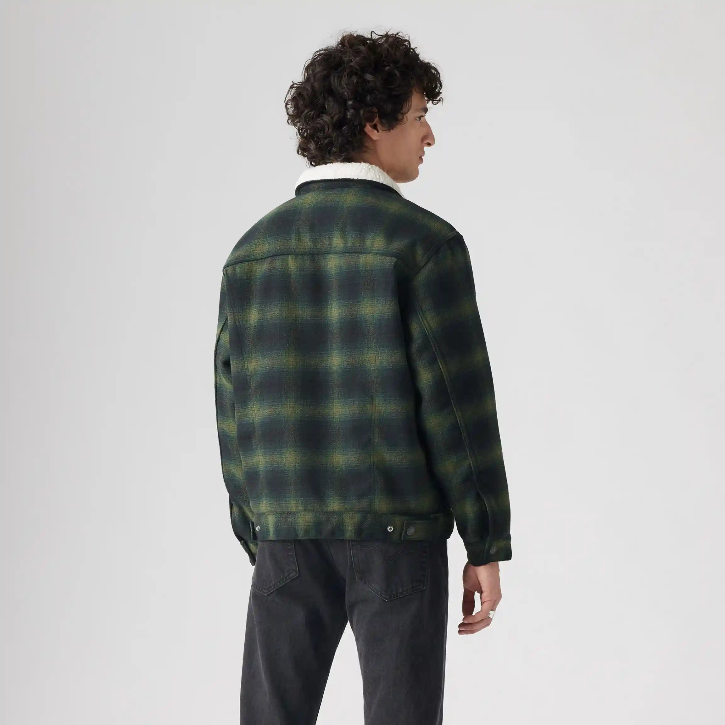 Levi s Men s Plaid Sherpa Lined Casual Trucker Jacket Relaxed Fit