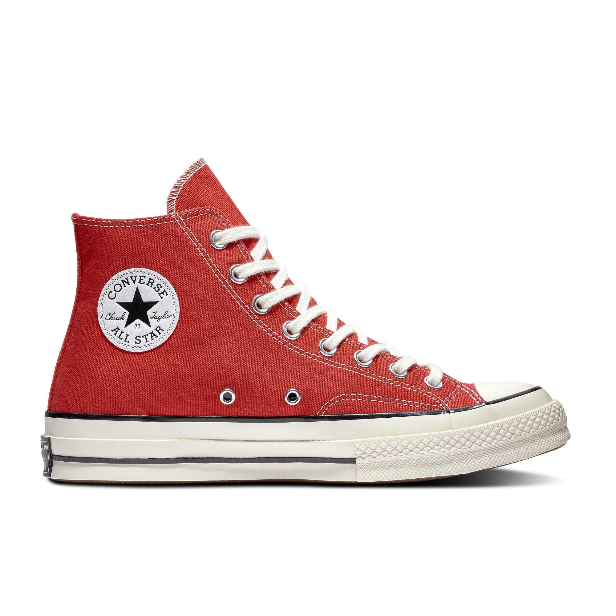 Enamel red converse best sale