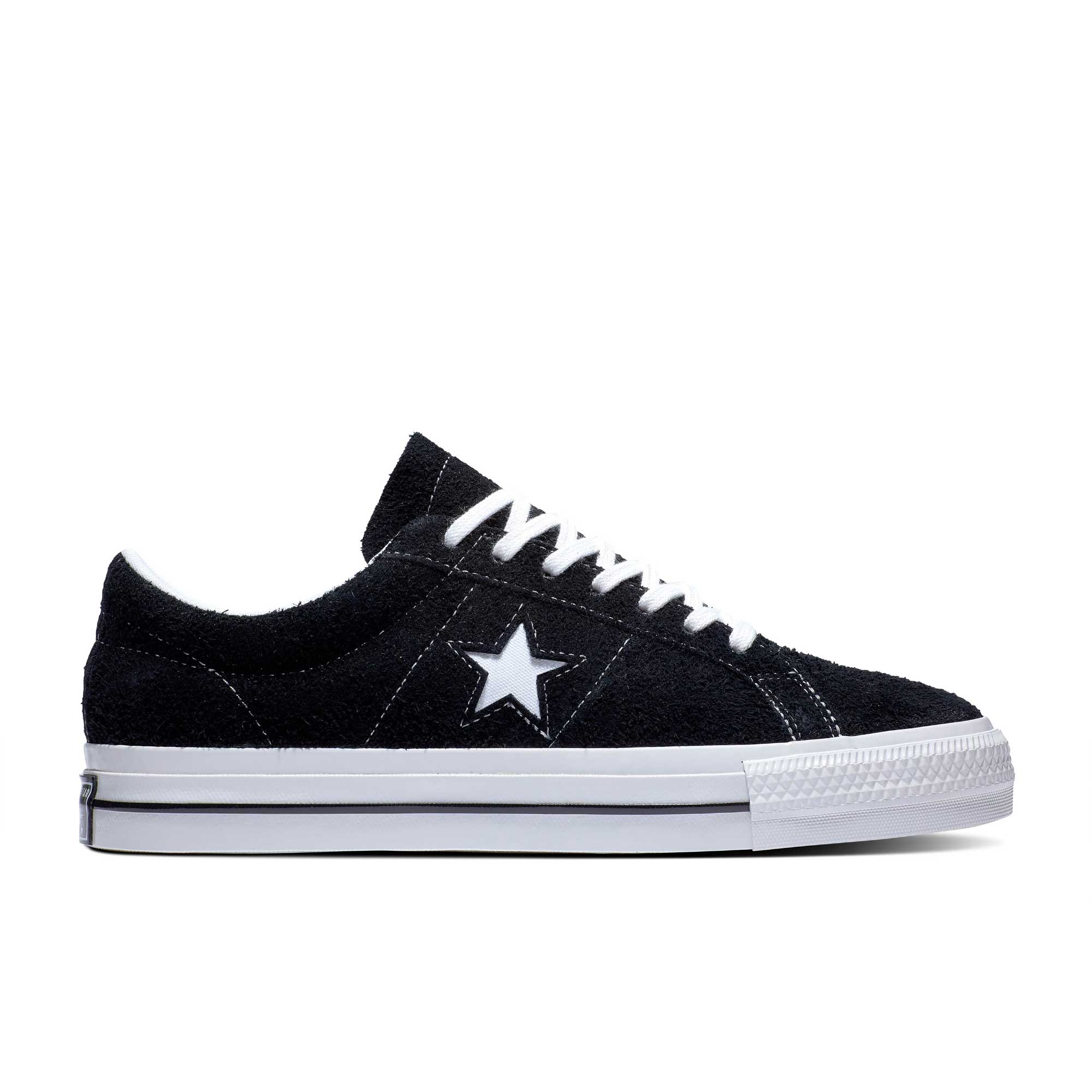 Black converse hot sale with star